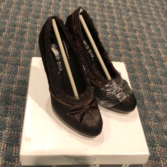 Wild Diva brown satin stilettos NIB. - Picture 2 of 7